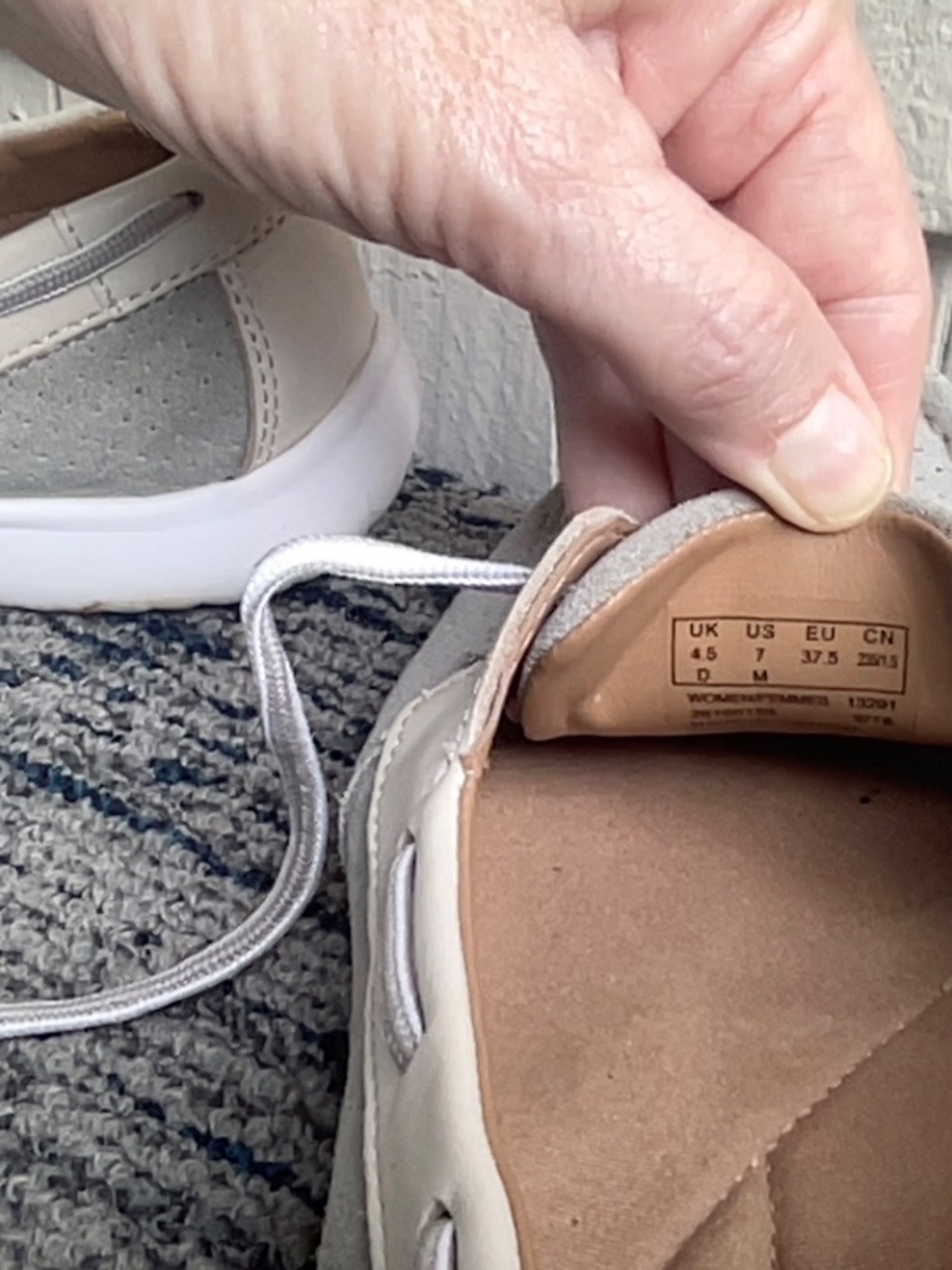 Women's Slip on shoes - Picture 4 of 7